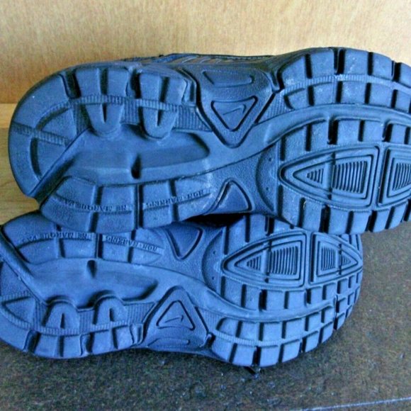 Nike Sneakers Lace Up Kids Shoes Black Trainer Youth Size 11.5 C Low Top Sports - Picture 8 of 16